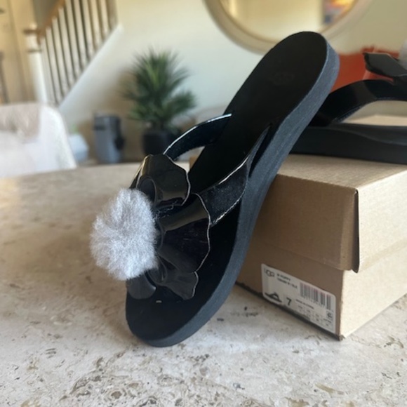 UGG BLACK size 7 Poppy NWOT  never worn - Picture 3 of 7